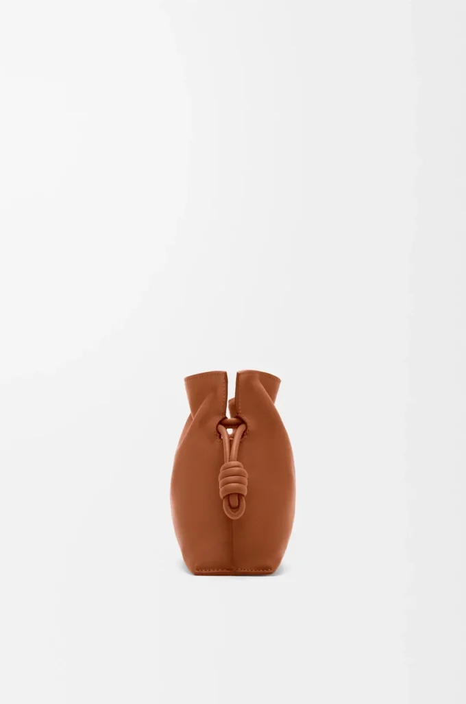 Mini-Clutch „Flamenco” aus Nappakalbsleder in Eichhörnchen