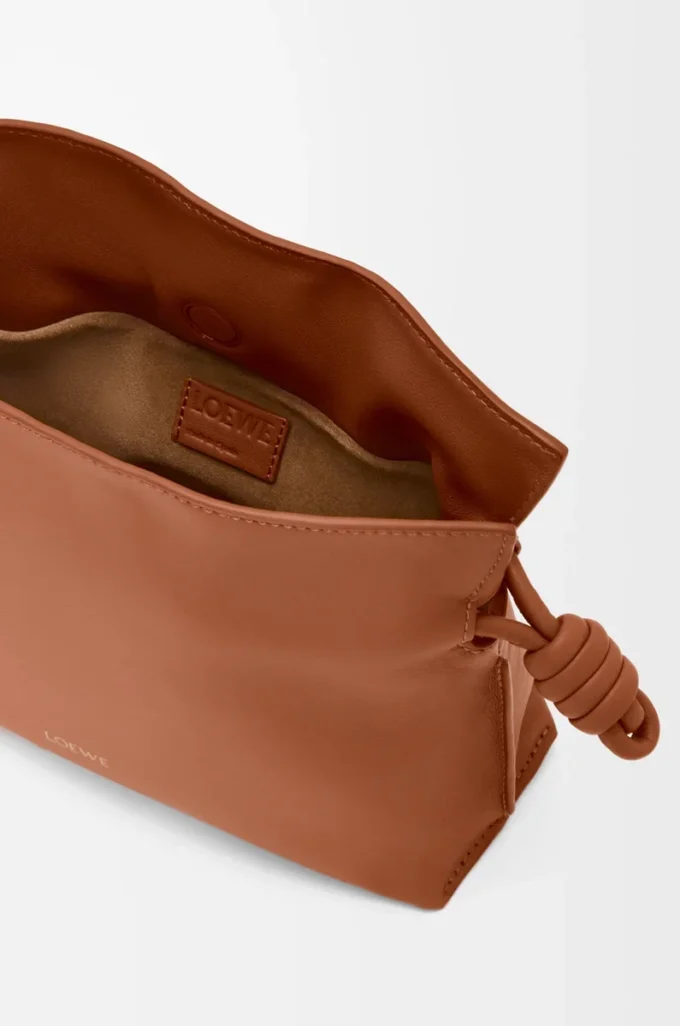 Mini-Clutch „Flamenco” aus Nappakalbsleder in Eichhörnchen