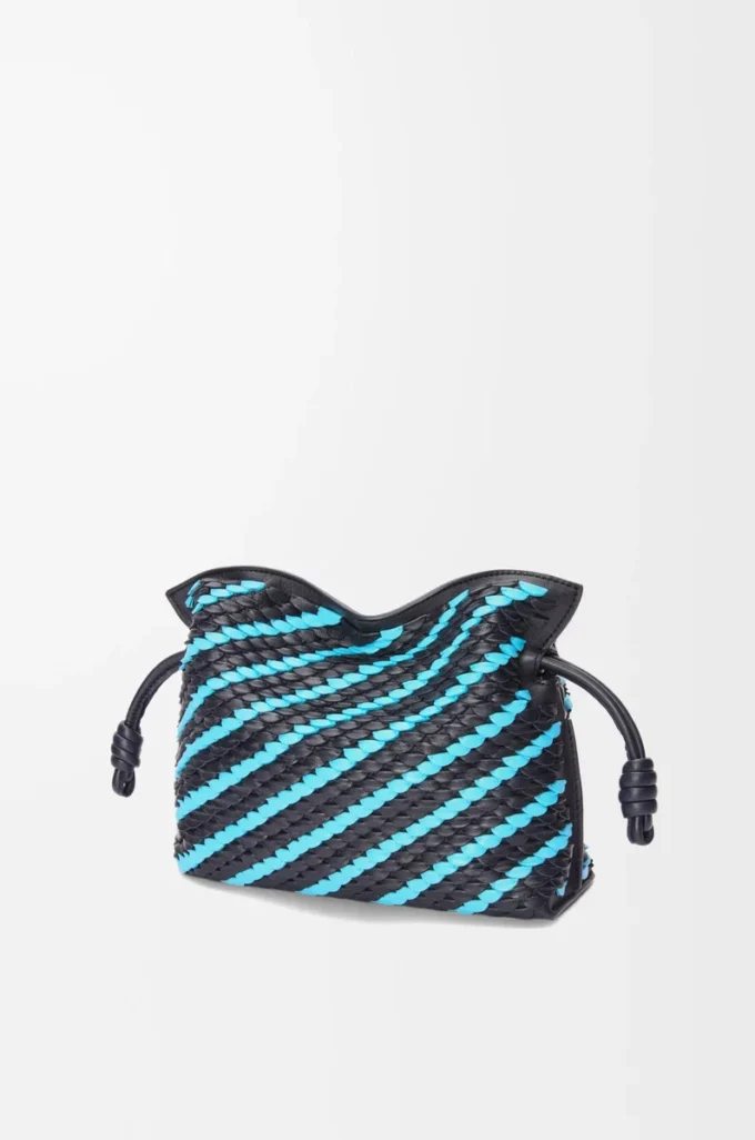 Mini-Clutch Flamenco aus Nappalammleder in Dunkelblau/Himmelblau