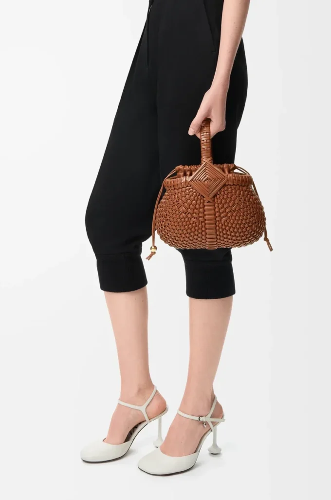 Mini Diamond Round Basket Tasche aus Kalbsleder in Dunkelbraun