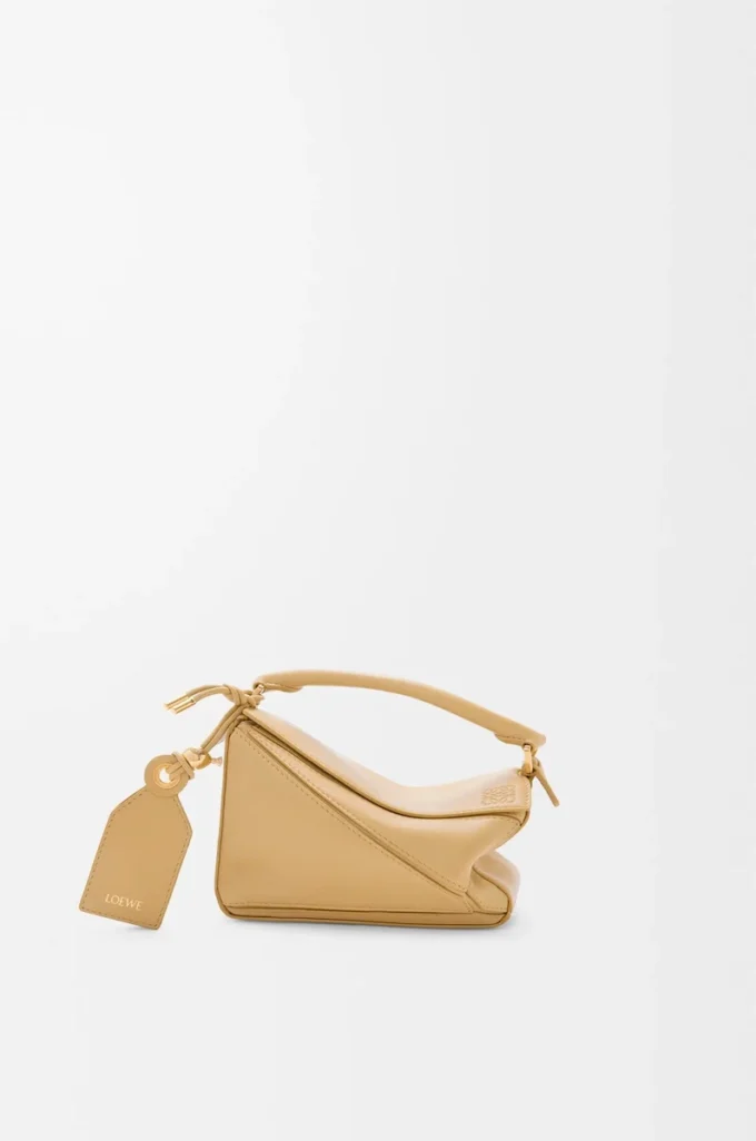 Mini Featherlight Puzzle Tasche aus Nappalammleder in Dark Butter