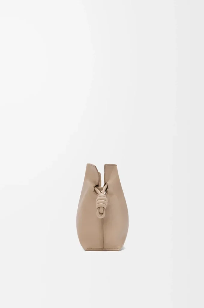 Mini Flamenco Clutch aus Nappakalbsleder Sand