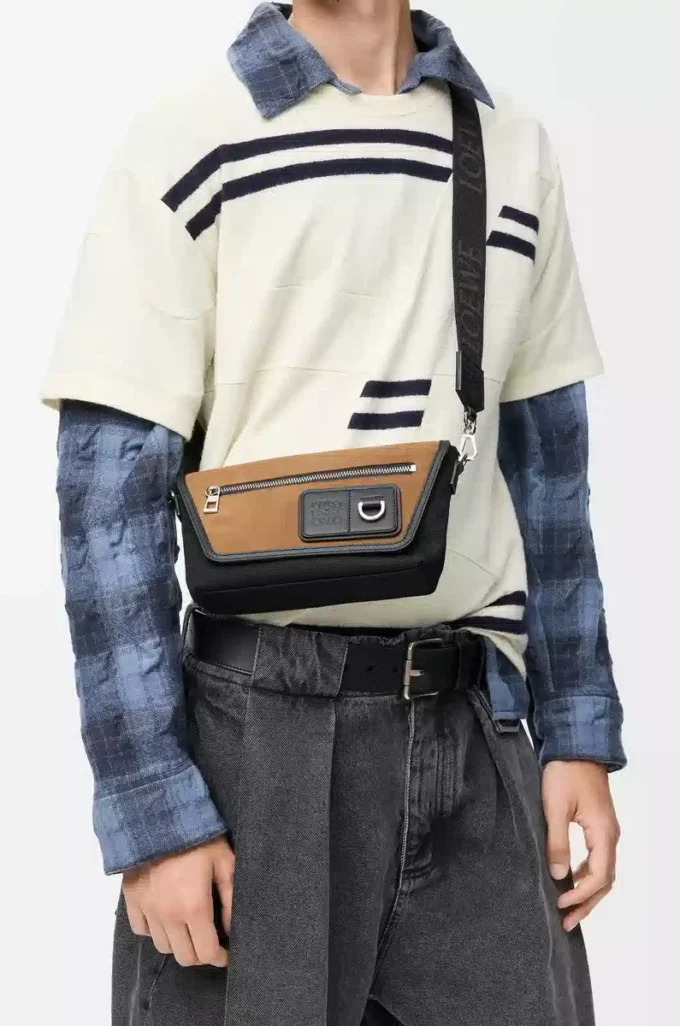 Mini Flex Messenger aus Canvas und Wildleder Schwarz/Dunkelgold