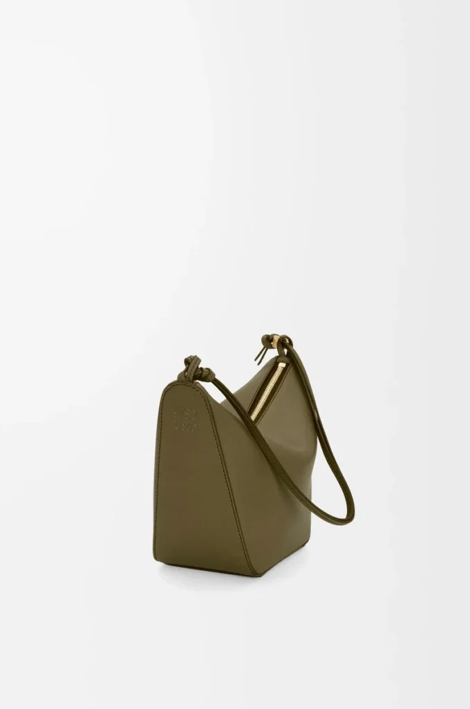 Mini Hammock Hobo aus klassischem Kalbsleder in Dark Khaki