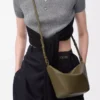 Mini Hammock Hobo aus klassischem Kalbsleder in Dark Khaki