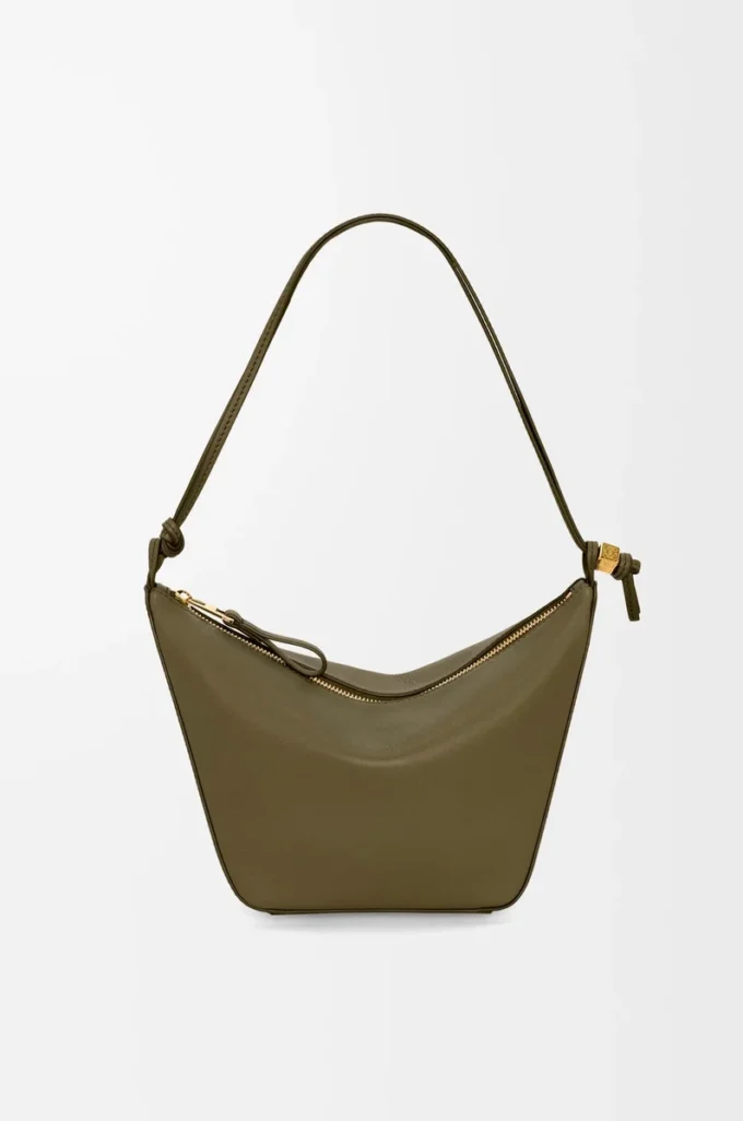 Mini Hammock Hobo aus klassischem Kalbsleder in Dark Khaki