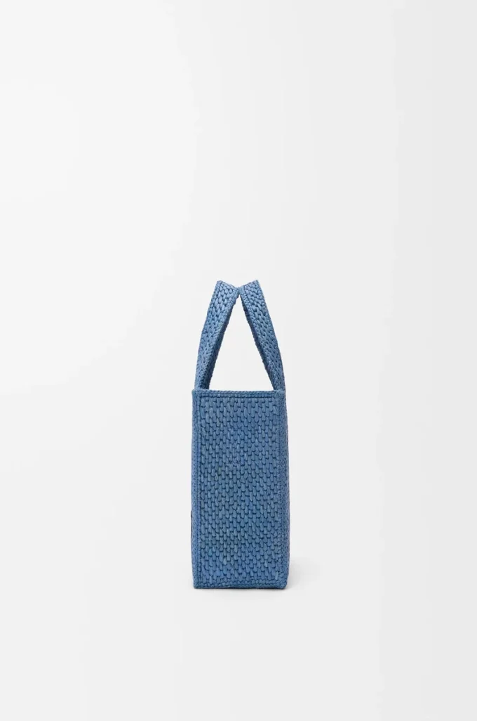 Mini LOEWE Font Tote aus Raffia Hellblau
