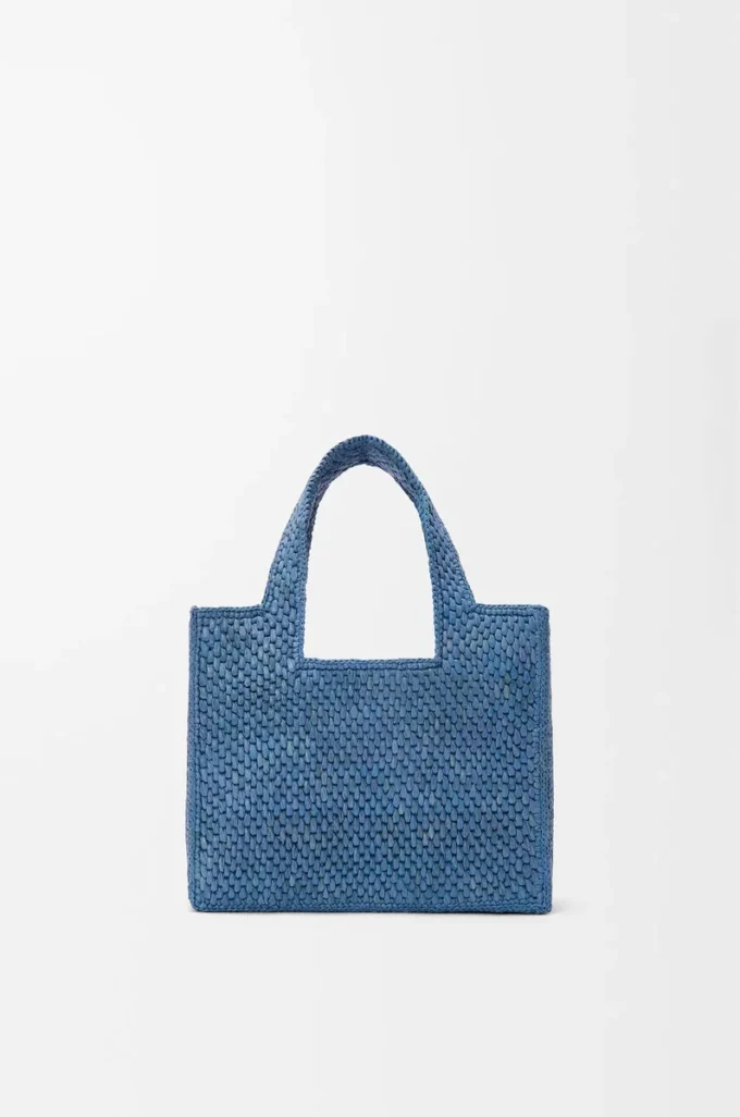 Mini LOEWE Font Tote aus Raffia Hellblau