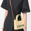 Mini LOEWE Font Tote aus Raffia in Natur
