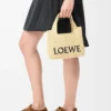Mini LOEWE Font Tote aus Raffia in Natur