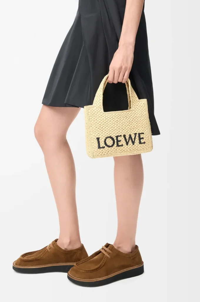 Mini LOEWE Font Tote aus Raffia in Natur