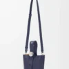 Mini Pebble Beuteltasche aus glattem Kalbsleder in Abyss Blue