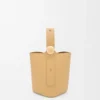 Mini Pebble Beuteltasche aus glattem Kalbsleder in Dark Butter