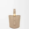 Mini Pebble Beuteltasche aus weichem genarbtem Kalbsleder in Sand