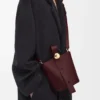 Mini Pebble Bucket aus glattem Kalbsleder in Dark Burgundy