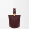 Mini Pebble Bucket aus glattem Kalbsleder in Dark Burgundy