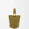 Mini Pebble Bucket aus glattem Kalbsleder in Oliv