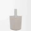 Mini Pebble Bucket aus glattem Kalbsleder in Shell Grey