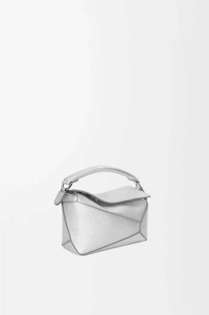 Mini Puzzle Edge Tasche aus laminiertem Lammleder Silber