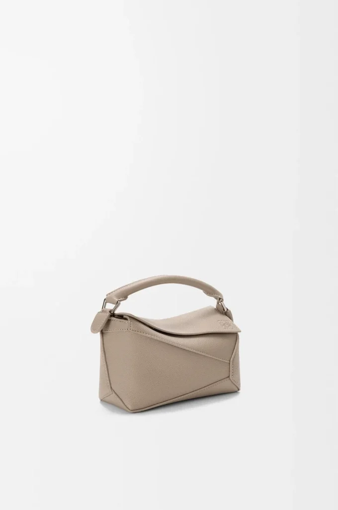 Mini Puzzle Edge Tasche aus weichem genarbtem Kalbsleder Clay