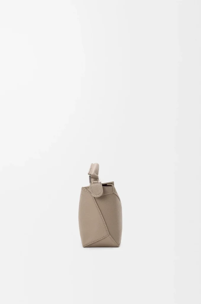 Mini Puzzle Edge Tasche aus weichem genarbtem Kalbsleder Clay