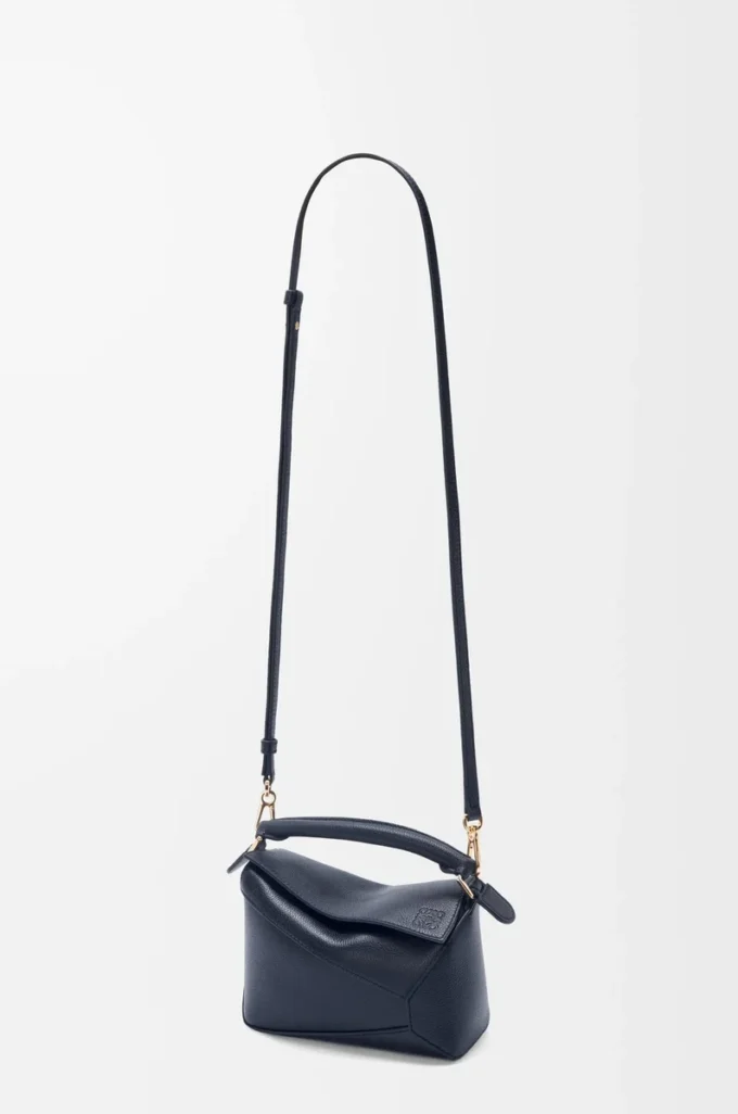 Mini Puzzle Edge Tasche aus weichem genarbtem Kalbsleder Deep Navy
