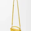 Mini Puzzle Edge Tasche aus weichem genarbtem Kalbsleder in Dandelion