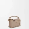 Mini Puzzle Edge Tasche aus weichem genarbtem Kalbsleder Sand