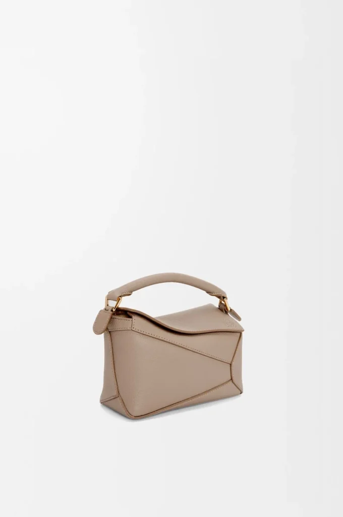 Mini Puzzle Edge Tasche aus weichem genarbtem Kalbsleder Sand