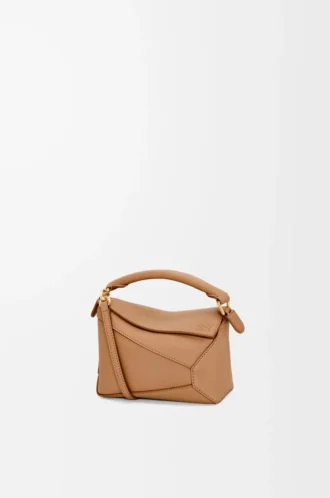 Mini Puzzle Edge Tasche aus weichem genarbtem Kalbsleder Toffee