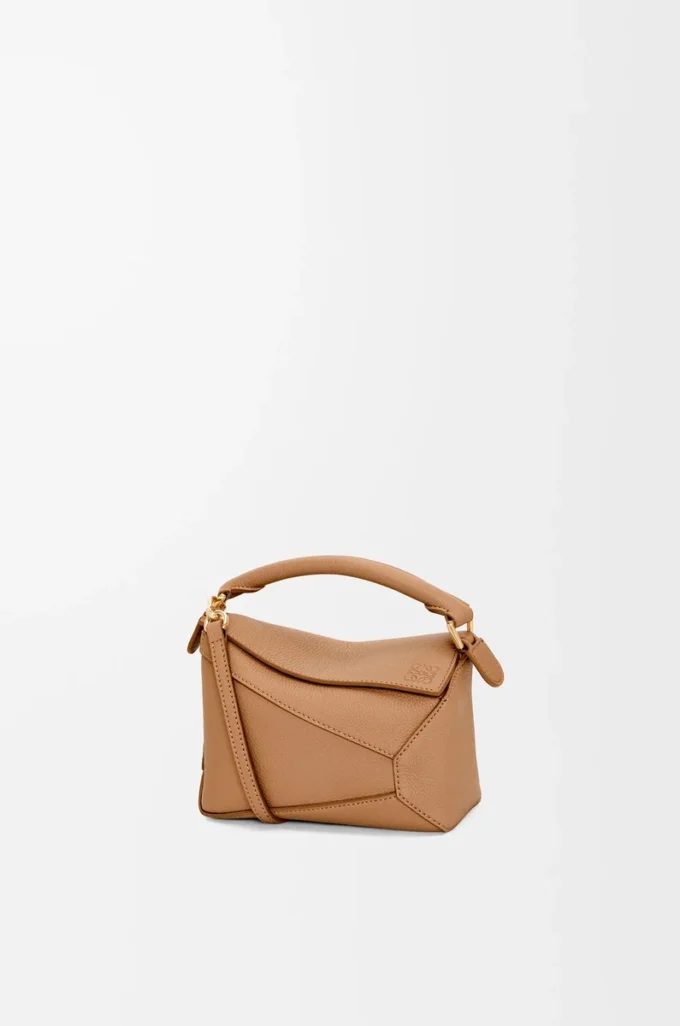 Mini Puzzle Edge Tasche aus weichem genarbtem Kalbsleder Toffee