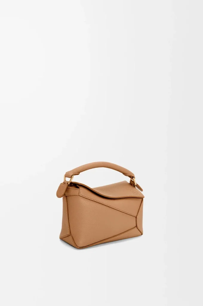 Mini Puzzle Edge Tasche aus weichem genarbtem Kalbsleder Toffee