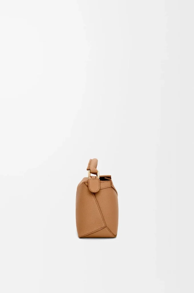 Mini Puzzle Edge Tasche aus weichem genarbtem Kalbsleder Toffee