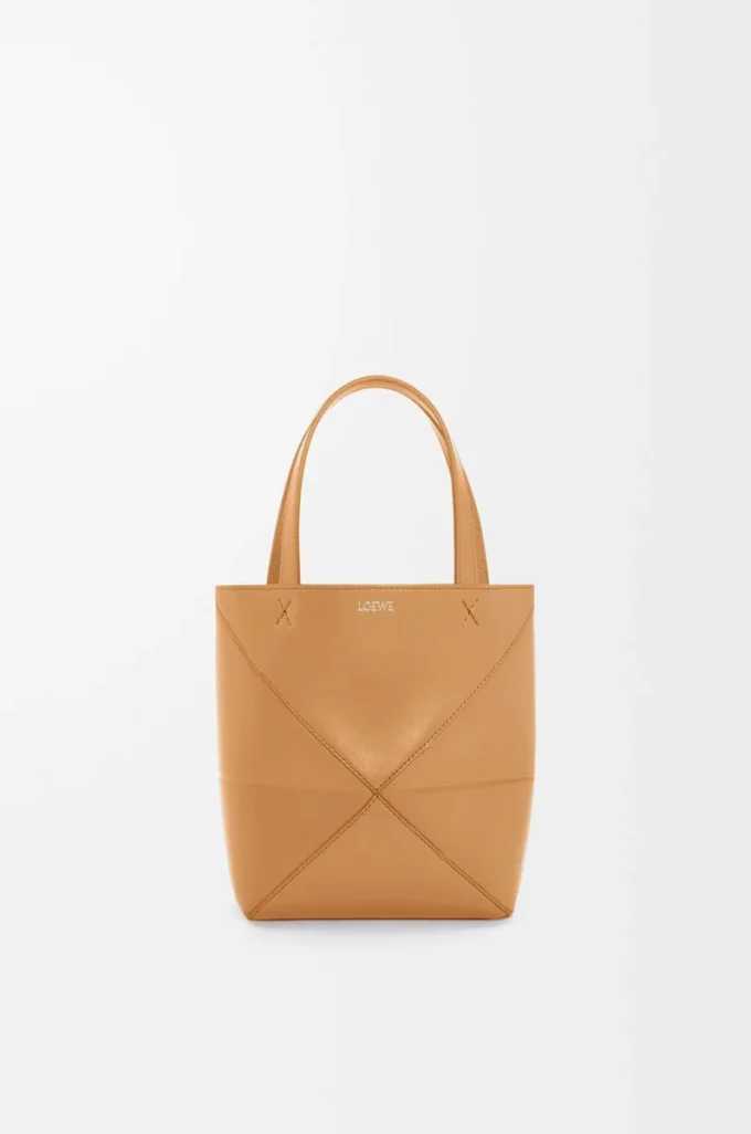 Mini Puzzle Fold Tote aus glänzendem Kalbsleder in Warm Desert