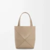Mini Puzzle Fold Tote aus glänzendem Kalbsleder Sand