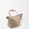 Mini Puzzle Fold Tote aus glänzendem Kalbsleder Sand