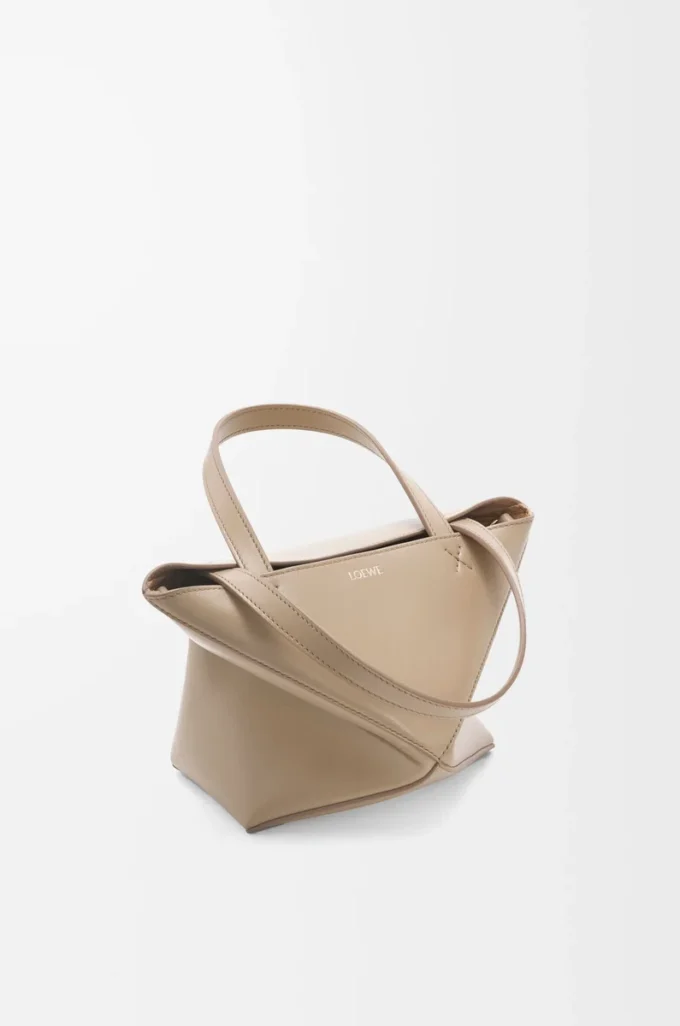 Mini Puzzle Fold Tote aus glänzendem Kalbsleder Sand
