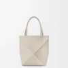 Mini Puzzle Fold Tote aus weichem genarbtem Kalbsleder in Light Ghost