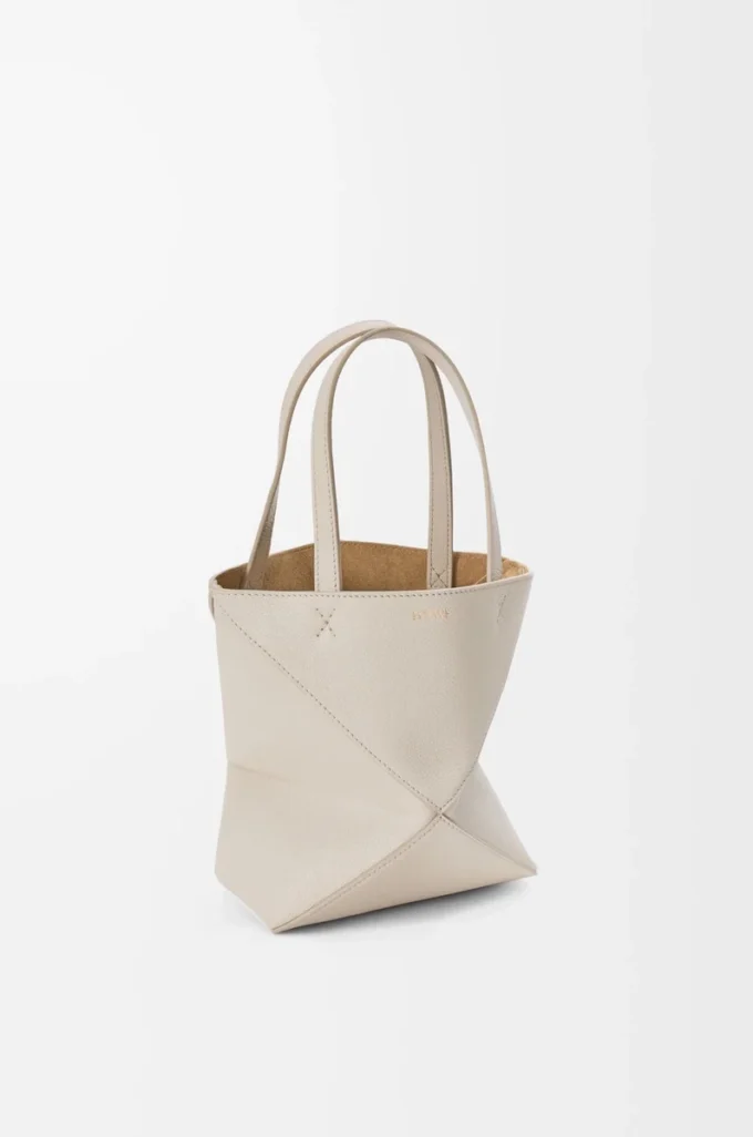 Mini Puzzle Fold Tote aus weichem genarbtem Kalbsleder in Light Ghost