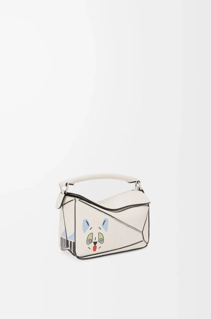 Mini-Puzzle-Tasche „Futurist Cat” aus klassischem Kalbsleder in Soft White