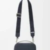 Mini-Umhängetasche für Kameras aus weichem genarbtem Kalbsleder in Deep Navy