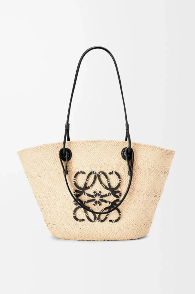 Mittlere Anagram Basket Tasche aus Iraca-Palmenblättern und Kalbsleder Natur/Schwarz