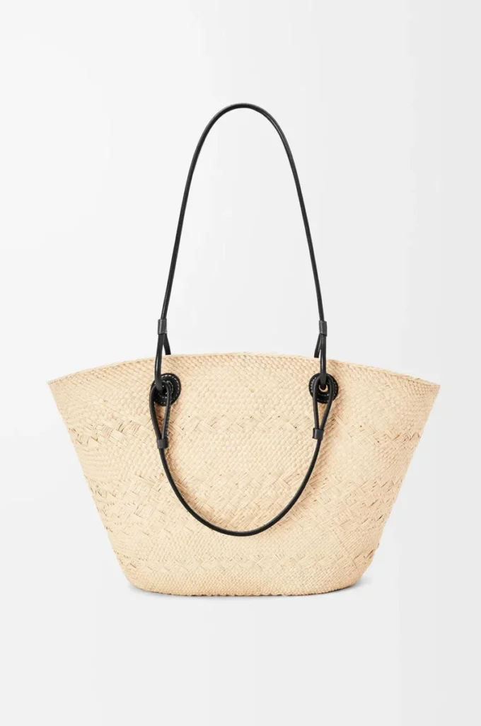 Mittlere Anagram Basket Tasche aus Iraca-Palmenblättern und Kalbsleder Natur/Schwarz