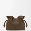 Mittlere Flamenco-Clutch aus genarbtem Nubukleder Tundra