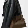 Mittlere Flamenco-Clutch aus genarbtem Nubukleder Tundra