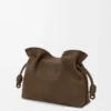 Mittlere Flamenco-Clutch aus genarbtem Nubukleder Tundra