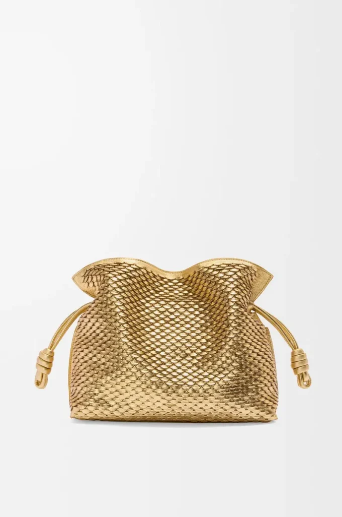 Mittlere Flamenco-Clutch aus laminiertem Lammleder Gold