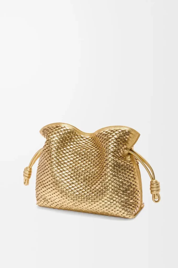 Mittlere Flamenco-Clutch aus laminiertem Lammleder Gold