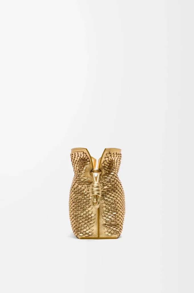 Mittlere Flamenco-Clutch aus laminiertem Lammleder Gold