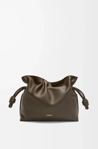 Mittlere Flamenco-Clutch aus Nappakalbsleder Chocolate